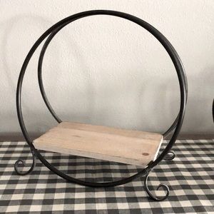 Rustic Farmhouse Ring Shelf w/Curved Legs NWOT